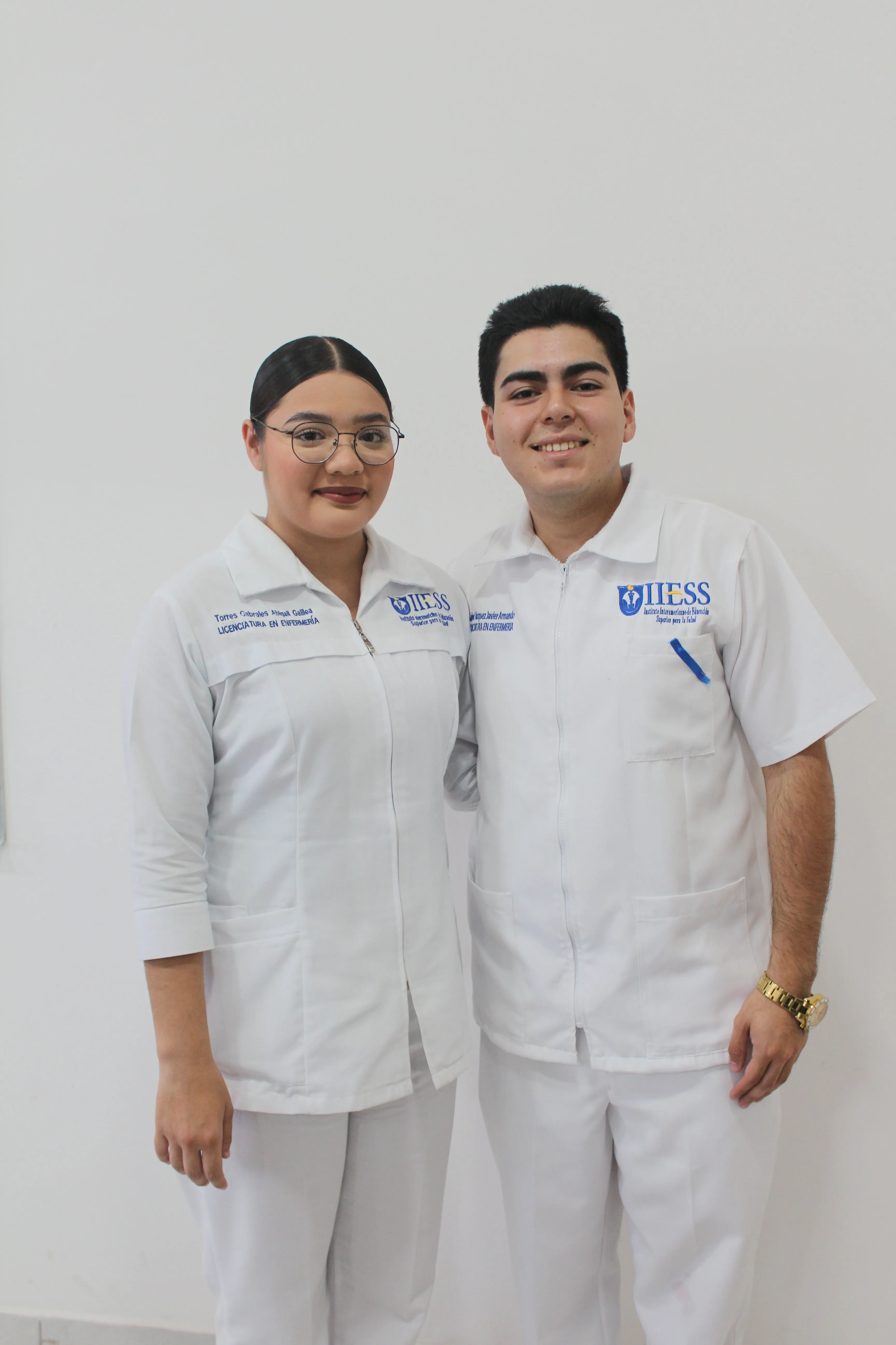 Licenciatura  en Enfermería, con duración de 4 años más un año de servicio social